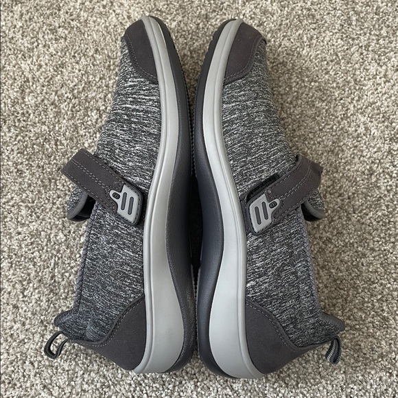 Orthofeet women’s Slip-On sneaker heather gray Sz 6.5 medium width - Picture 7 of 8